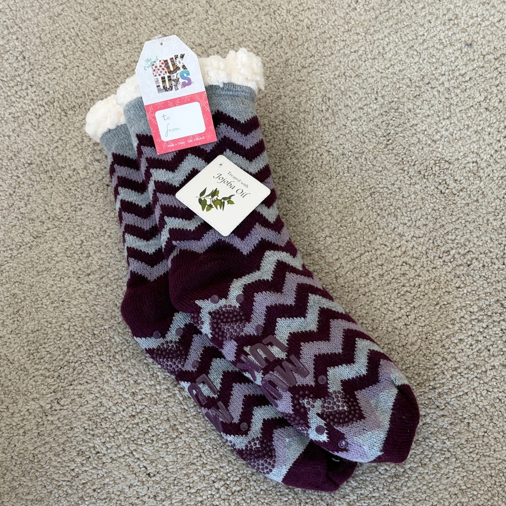 Muk Luks Chevron Pattern Socks - Burgundy and Gray